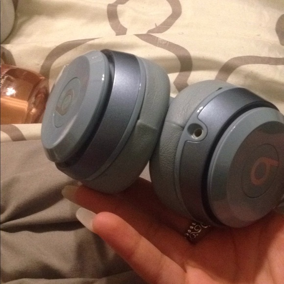 Headphones - Picture 3 of 3